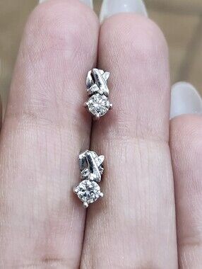 Beautiful 10k Gold And Diamond Earring